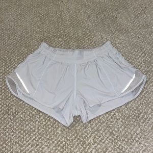 Lululemon Hotty Hot 2.5” White Shorts Size 4